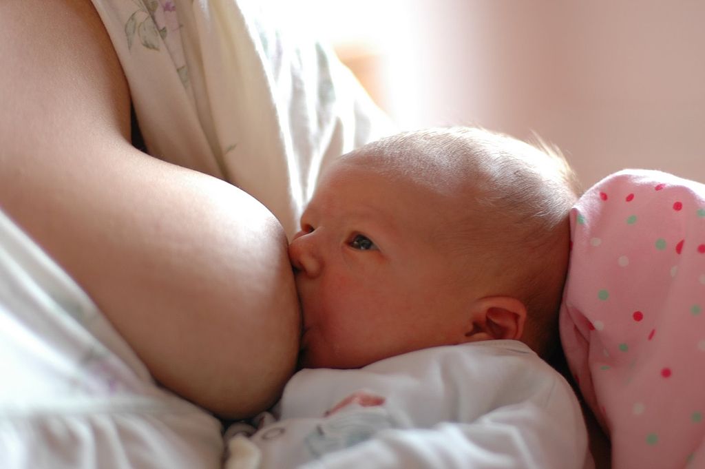 What Breastfeeding Is Like in the First Days: For Teen Mothers 